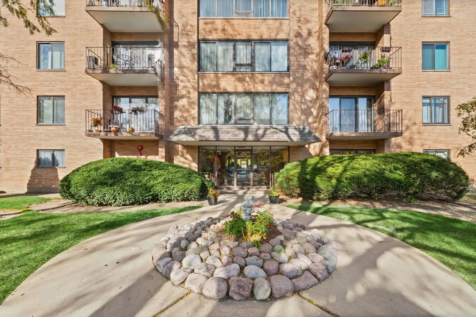 Listing Photo 1 - Condo for sale in 1747 W Crystal Ln located at 1747 W Crystal Ln, Mount Prospect, IL 60056 - Unit #207