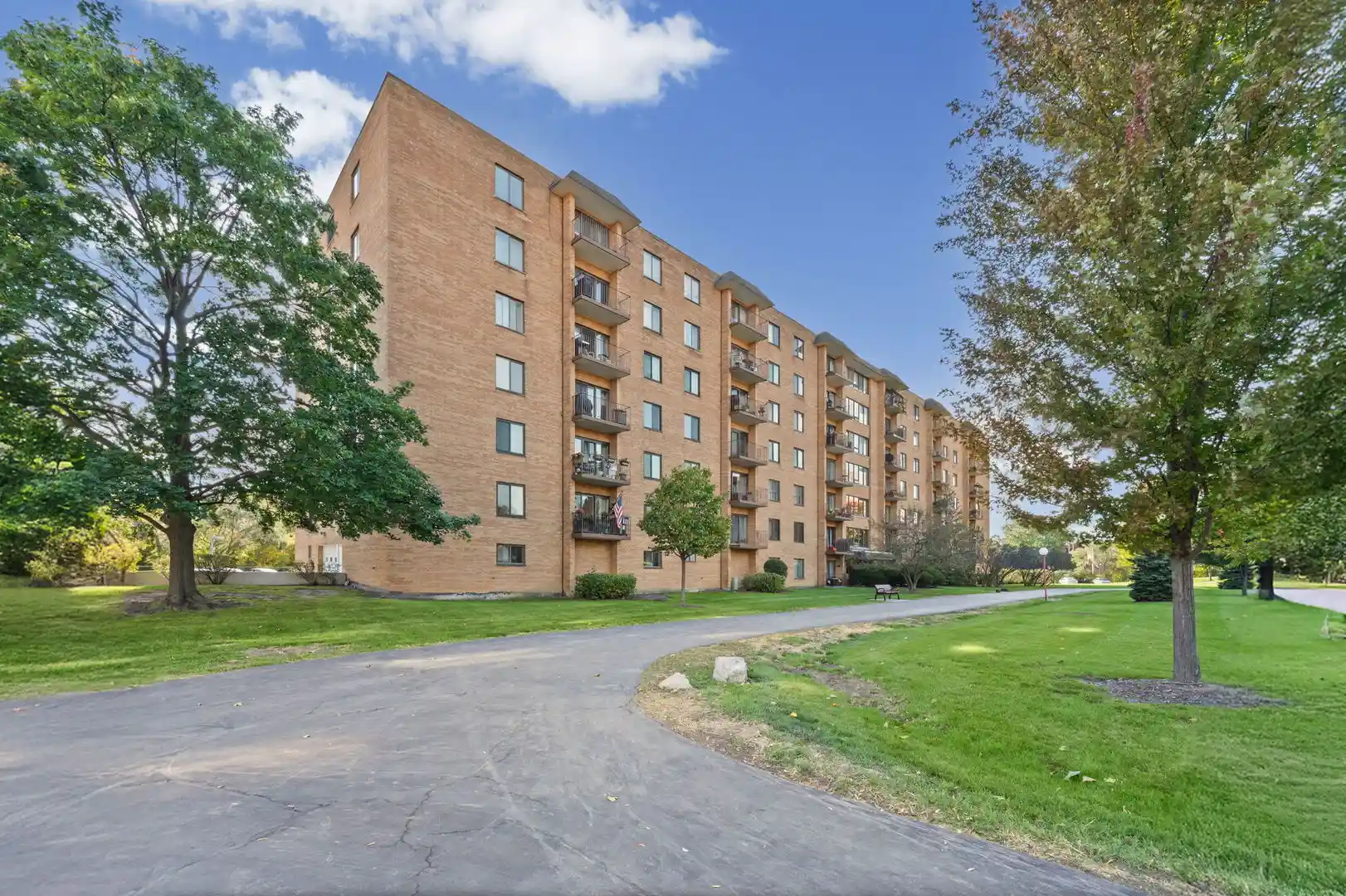 Listing Photo 2 - Condo for sale in 1747 W Crystal Ln located at 1747 W Crystal Ln, Mount Prospect, IL 60056 - Unit #207