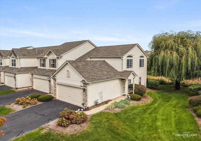 Listing Photo 1 - Condo for sale in building located at 2268 Summerlin Dr, Aurora, IL 60503 - Unit #2268