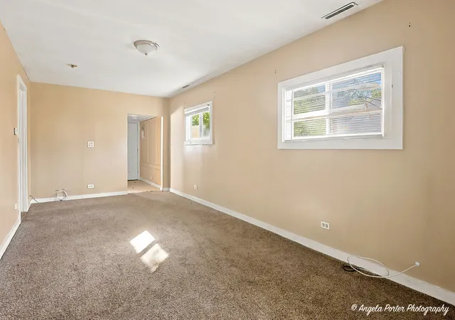 Photo 3 of Single family home for sale at 420 Washington Park, Waukegan, IL 60085 | MLS# 12780178 | Listing updated on 2026-10-09