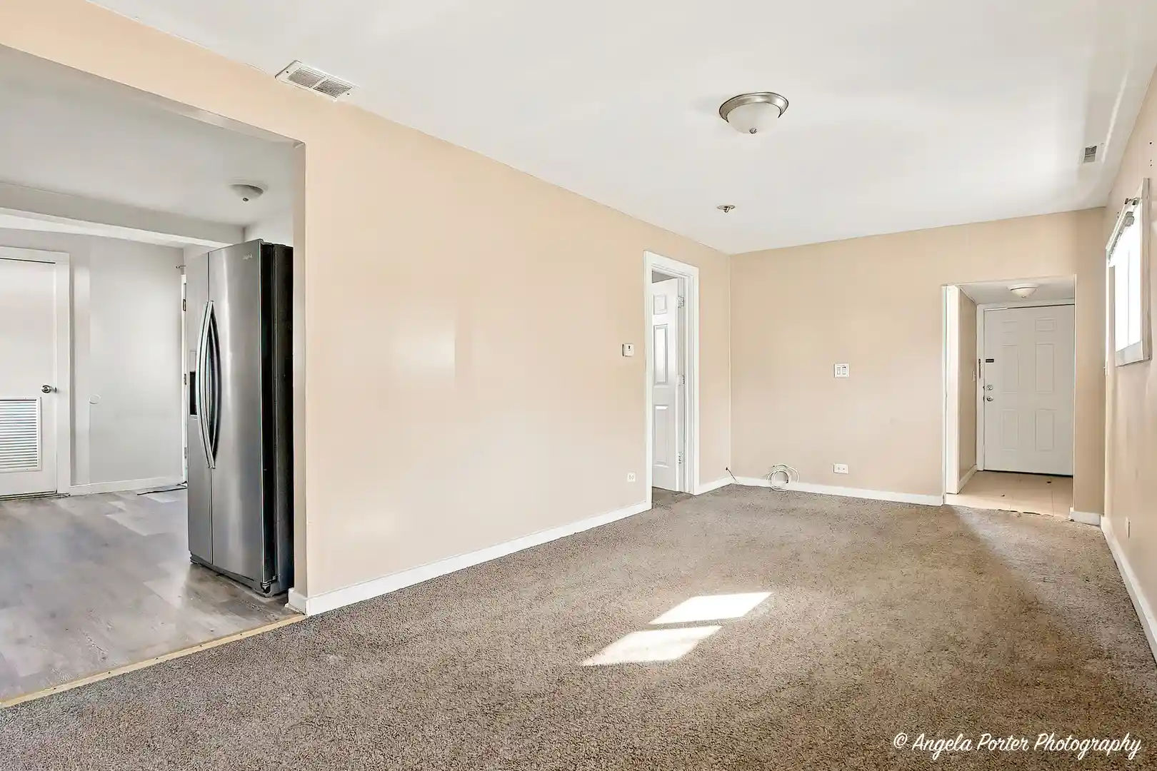 Photo 4 of Single family home for sale at 420 Washington Park, Waukegan, IL 60085 | MLS# 12780178 | Listing updated on 2026-10-08