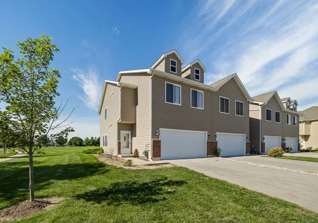 Photo 2 of Townhouse for sale at 3967 Evans Ct, Yorkville, IL 60560 | MLS# 12780183 | Listing updated on 2026-10-10