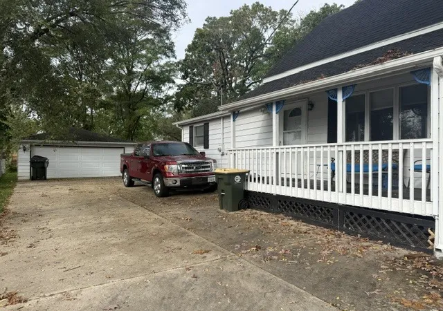 Photo 1 of Single family home for sale at 35670 N Laurel Ave, Ingleside, IL 60041 | MLS# 12780185 | Listing updated on 2026-10-20