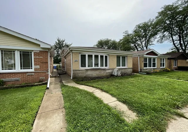 Photo 1 of Single family home for sale at 4253 W Devon Ave, Chicago, IL 60646 | MLS# 12780206 | Listing updated on 2026-10-09