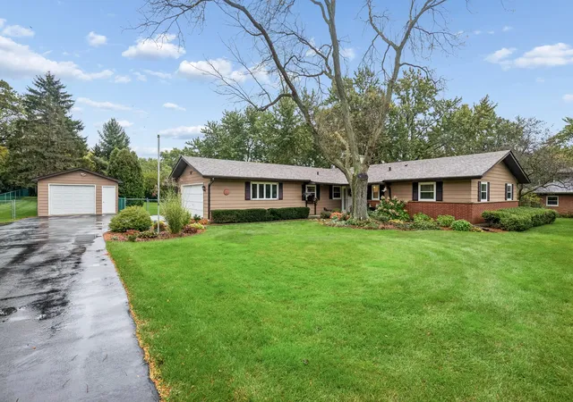 Photo 2 of Single family home for sale at 2228 Hanlon Rd, Libertyville, IL 60048 | MLS# 12780221 | Listing updated on 2026-10-16