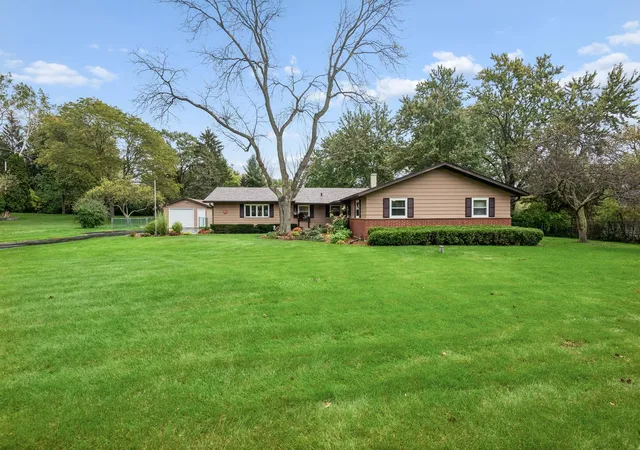 Photo 1 of Single family home for sale at 2228 Hanlon Rd, Libertyville, IL 60048 | MLS# 12780221 | Listing updated on 2026-10-16