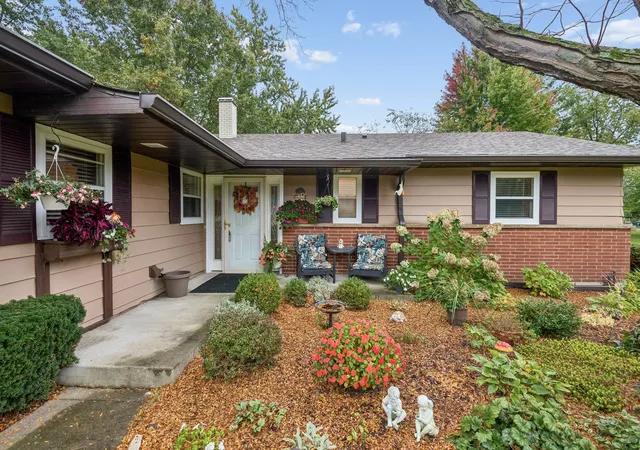 Photo 3 of Single family home for sale at 2228 Hanlon Rd, Libertyville, IL 60048 | MLS# 12780221 | Listing updated on 2026-10-16