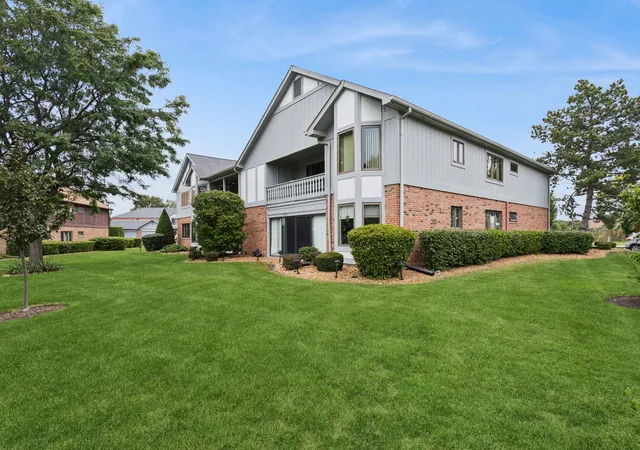 Photo 3 of Condo for sale at 13050 Terrace Dr #0, Palos Park, IL 60464 | MLS# 12780233 | Listing updated on 2026-10-08
