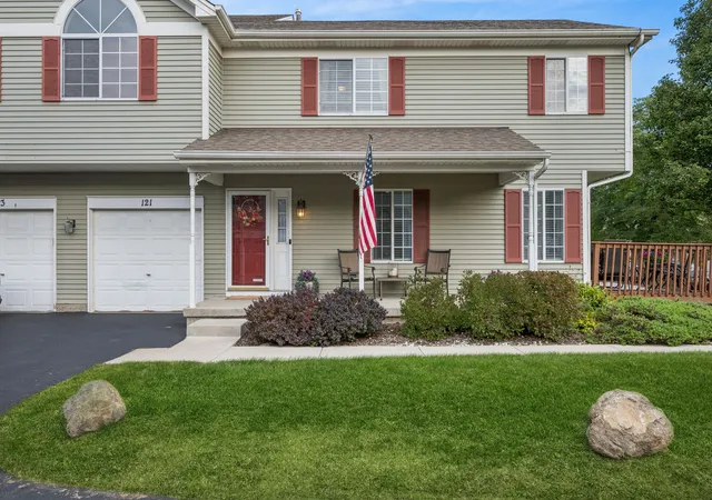 Listing Photo 1 - Condo for sale in building located at 121 Vlg Creek Dr, Lake In The Hills, IL 60156 - Unit #121