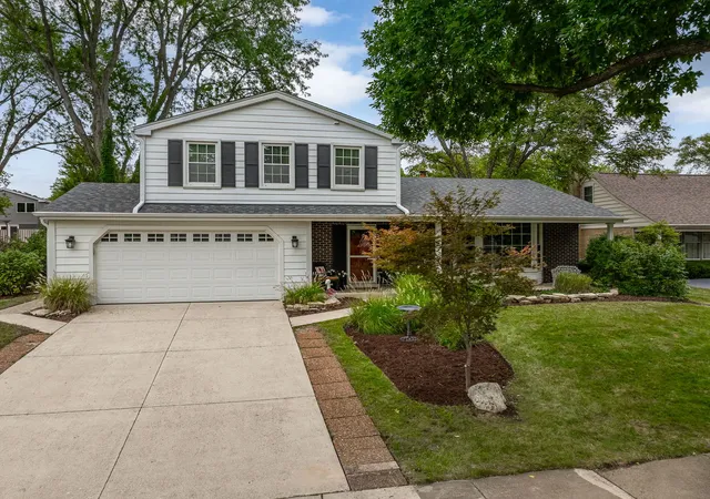 Photo 1 of Single family home for sale at 601 Menominee Ln, Naperville, IL 60563 | MLS# 12780249 | Listing updated on 2026-10-08