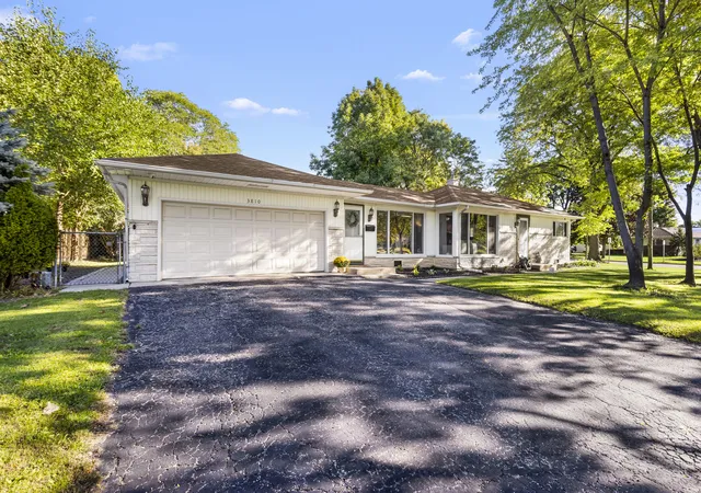 Photo 2 of Single family home for sale at 3810 Bobwhite Ln, Rolling Meadows, IL 60008 | MLS# 12780260 | Listing updated on 2026-10-08