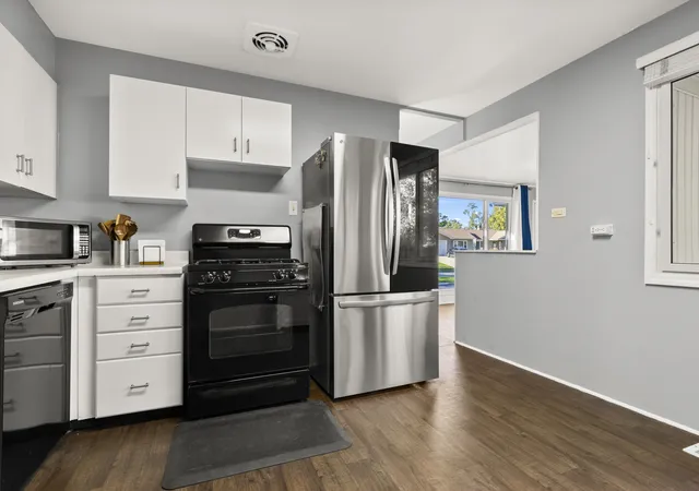 Photo 4 of Single family home for sale at 3810 Bobwhite Ln, Rolling Meadows, IL 60008 | MLS# 12780260 | Listing updated on 2026-10-08