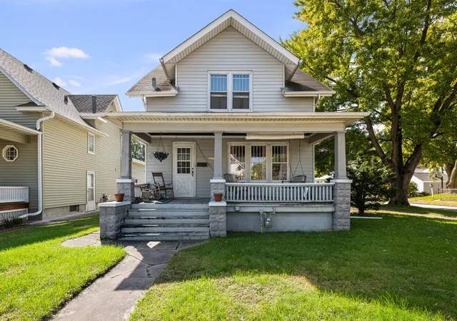 Photo 1 of Single family home for sale at 504 19th Avenue, Moline, IL 61265 | MLS# 12780263 | Listing updated on 2026-10-08