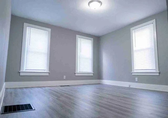 Photo 3 of Single family home for sale at 1432 W 6th Street, Davenport, IA 52802 | MLS# 12780267 | Listing updated on 2026-10-14