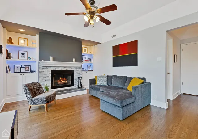 Photo 2 of Condo for sale at 4448 N Malden St #3, Chicago, IL 60640 | MLS# 12780269 | Listing updated on 2026-10-22