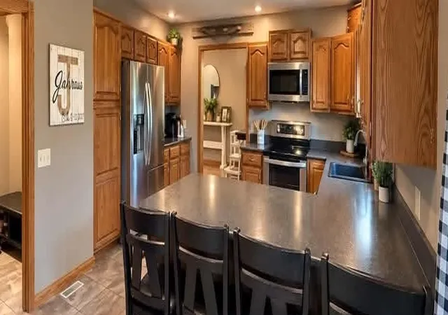 Photo 3 of Single family home for sale at 502 S Stevens St, Newton, IL 62448 | MLS# 12780271 | Listing updated on 2026-10-22