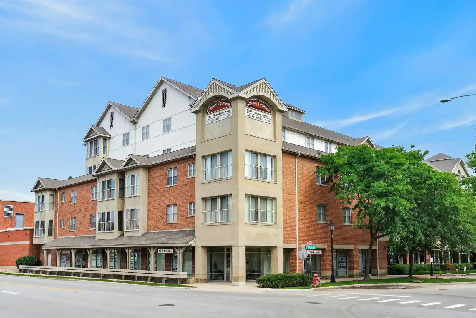 Listing Photo 1 - Condo for sale in 50 N Bokelman St located at 50 N Bokelman St, Roselle, IL 60172 - Unit #534