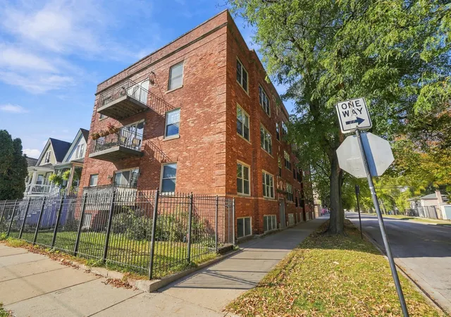 Photo 2 of Condo for sale at 3435 W Berteau #3B, Chicago, IL 60618 | MLS# 12780282 | Listing updated on 2026-10-22