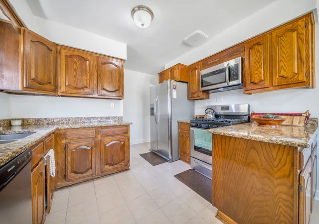 Photo 4 of Single family home for sale at 18026 Oakley Ave, Lansing, IL 60438 | MLS# 12780283 | Listing updated on 2026-10-08