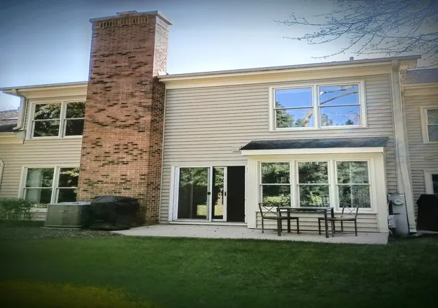 Photo 2 of Townhouse for sale at 305 Stonefield Ct, Schaumburg, IL 60173 | MLS# 12780285 | Listing updated on 2026-10-15