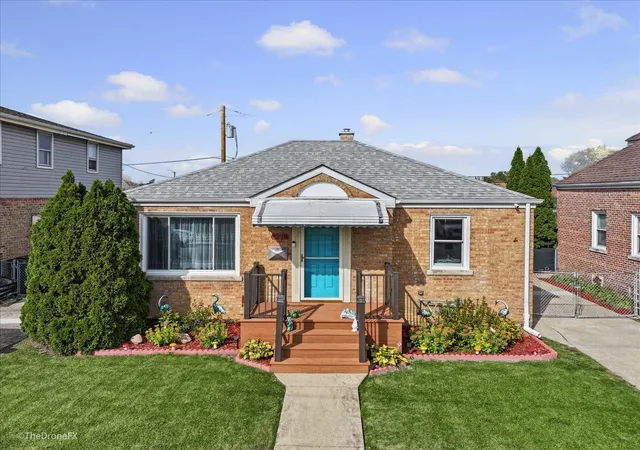 Single family home for sale at 9522 Davis St, Franklin Park, IL 60131 | MLS# 12780288