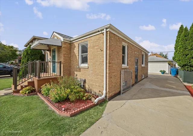 Photo 1 of Single family home for sale at 9522 Davis St, Franklin Park, IL 60131 | MLS# 12780288 | Listing updated on 2026-10-21