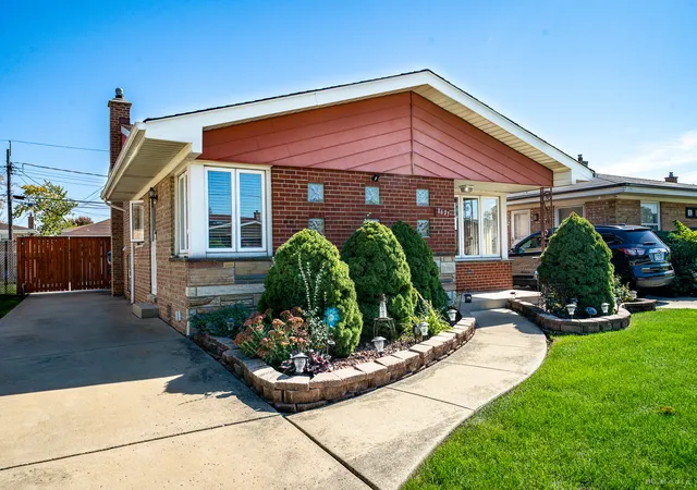 Photo 2 of Single family home for sale at 8607 S Tripp Ave, Chicago, IL 60652 | MLS# 12780292 | Listing updated on 2026-10-08