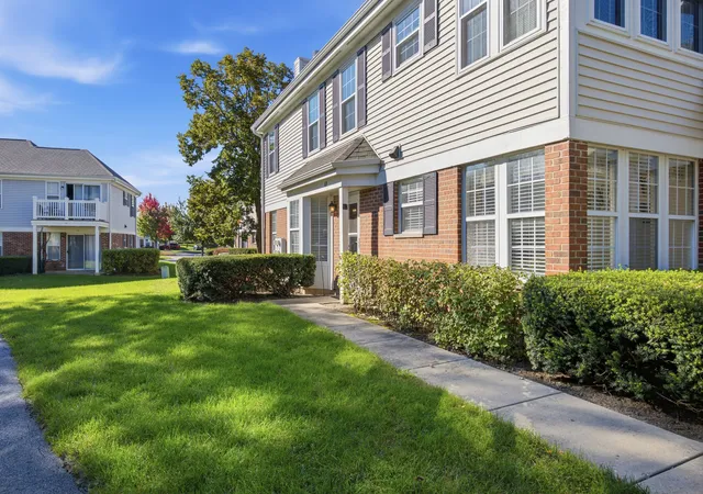 Photo 3 of Condo for sale at 60 Winding Run Ln #0, Streamwood, IL 60107 | MLS# 12780309 | Listing updated on 2026-10-09