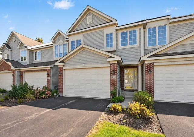 Photo 2 of Townhouse for sale at 1392 Prairie View Pkwy, Cary, IL 60013 | MLS# 12780313 | Listing updated on 2026-10-08