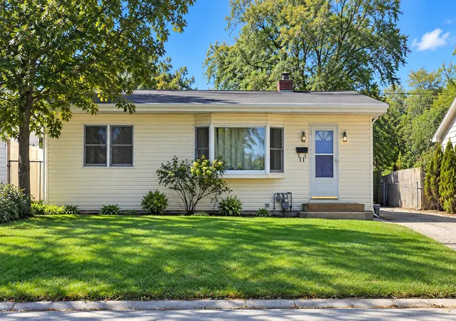 Photo 1 of Single family home for sale at 329 S 12th Street, St. Charles, IL 60174 | MLS# 12780315 | Listing updated on 2026-10-21