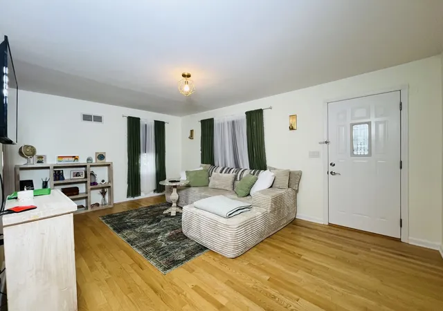 Photo 3 of Single family home for sale at 6204 Hillcrest Rd, Cary, IL 60013 | MLS# 12780332 | Listing updated on 2026-10-29
