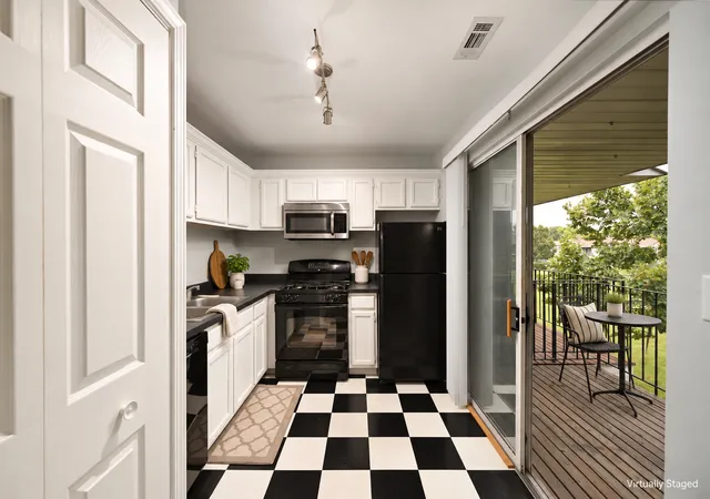 Listing Photo 4 - Condo for sale in building located at 59 Gant Cir, Streamwood, IL 60107 - Unit #G