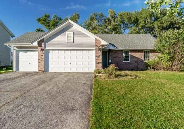 Photo 2 of Single family home for sale at 645 Winfield Dr, South Beloit, IL 61080 | MLS# 12780355 | Listing updated on 2026-10-08