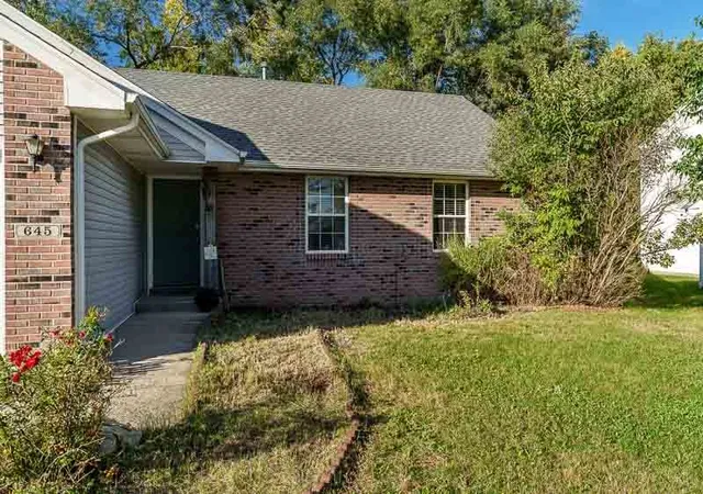 Photo 3 of Single family home for sale at 645 Winfield Dr, South Beloit, IL 61080 | MLS# 12780355 | Listing updated on 2026-10-08