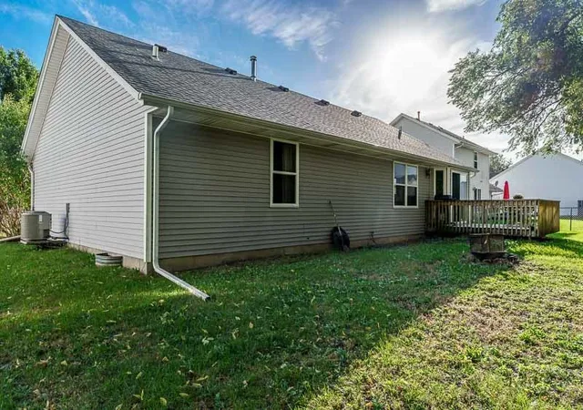 Photo 4 of Single family home for sale at 645 Winfield Dr, South Beloit, IL 61080 | MLS# 12780355 | Listing updated on 2026-10-09