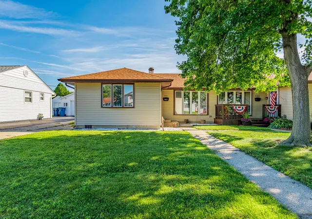 Photo 2 of Townhouse for sale at 8801 S Kilbourn Ave, Hometown, IL 60456 | MLS# 12780389 | Listing updated on 2026-10-08