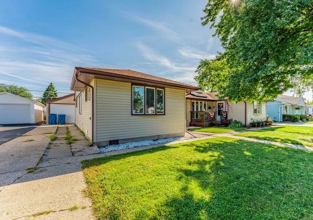 Photo 3 of Townhouse for sale at 8801 S Kilbourn Ave, Hometown, IL 60456 | MLS# 12780389 | Listing updated on 2026-10-08