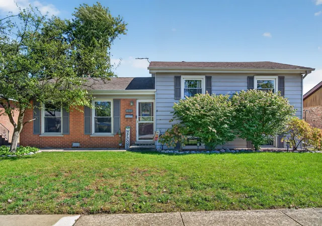 Photo 1 of Single family home for sale at 18413 Hood Ave, Homewood, IL 60430 | MLS# 12780390 | Listing updated on 2026-10-08