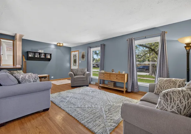 Photo 3 of Single family home for sale at 18413 Hood Ave, Homewood, IL 60430 | MLS# 12780390 | Listing updated on 2026-10-08