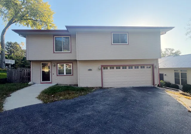 Single family home for sale at 139 Wildwood Rd, Algonquin, IL 60102 | MLS# 12780396