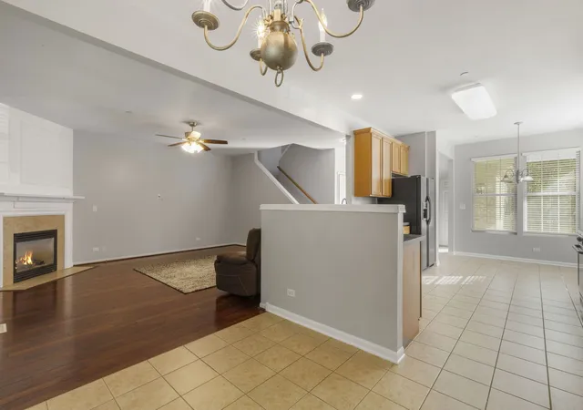 Photo 4 of Townhouse for sale at 1420 Yellowstone Dr, Streamwood, IL 60107 | MLS# 12780400 | Listing updated on 2026-10-08
