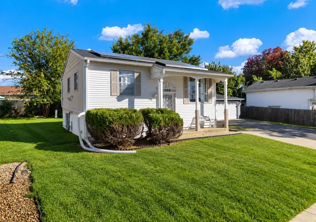 Photo 1 of Single family home for sale at 304 Hamrick Ave, Romeoville, IL 60446 | MLS# 12780406 | Listing updated on 2026-10-09
