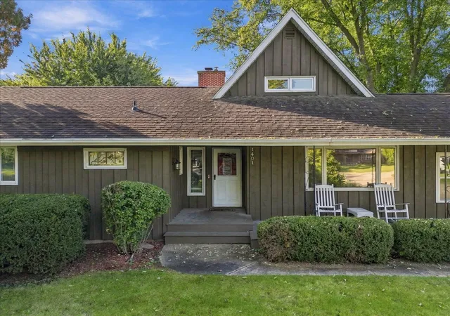 Photo 1 of Single family home for sale at 1401 E 28th Street, Sterling, IL 61081 | MLS# 12780410 | Listing updated on 2026-10-08