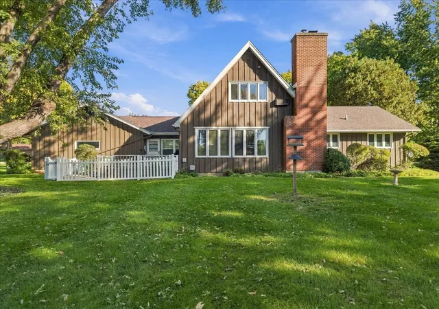 Photo 3 of Single family home for sale at 1401 E 28th Street, Sterling, IL 61081 | MLS# 12780410 | Listing updated on 2026-10-08