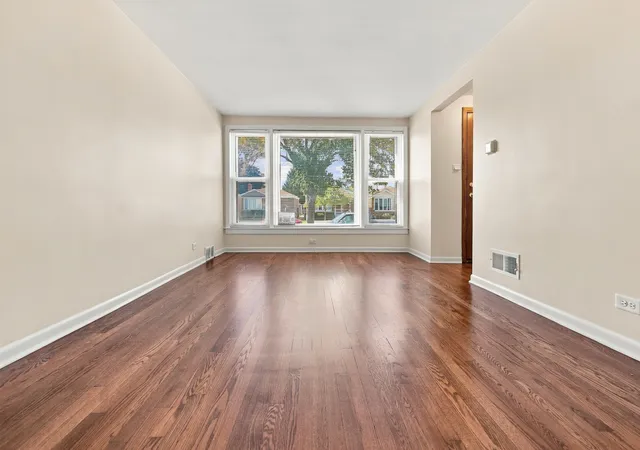 Photo 3 of Single family home for sale at 5115 S Mcvicker Ave, Chicago, IL 60638 | MLS# 12780419 | Listing updated on 2026-10-08