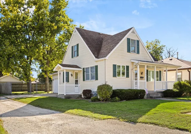 Photo 2 of Single family home for sale at 1107 W Bridge St, Streator, IL 61364 | MLS# 12780422 | Listing updated on 2026-10-09