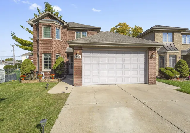 Single family home for sale at 5828 W 90th Street, Oak Lawn, IL 60453 | MLS# 12780433