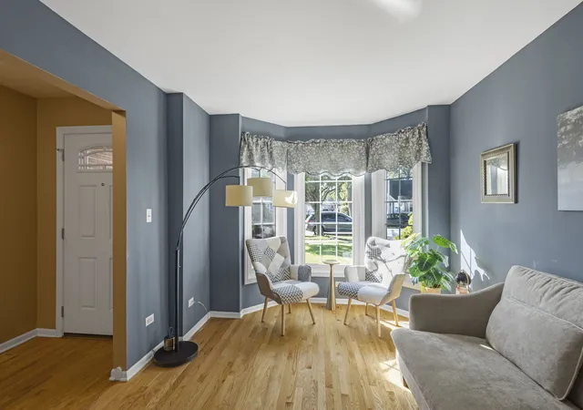 Photo 3 of Single family home for sale at 5828 W 90th Street, Oak Lawn, IL 60453 | MLS# 12780433 | Listing updated on 2026-10-10