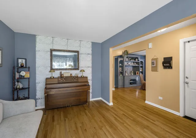 Photo 4 of Single family home for sale at 5828 W 90th Street, Oak Lawn, IL 60453 | MLS# 12780433 | Listing updated on 2026-10-10