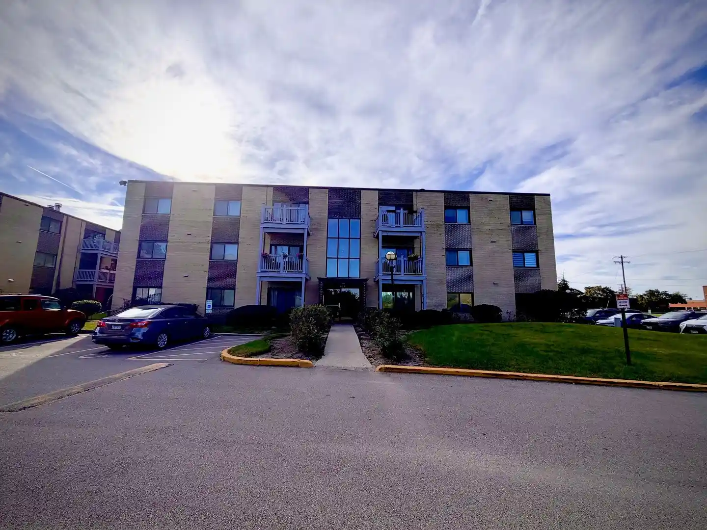 Listing Photo 1 - Condo for sale in 674 Pinecrest Dr located at 674 Pinecrest Dr, Prospect Heights, IL 60070 - Unit #302